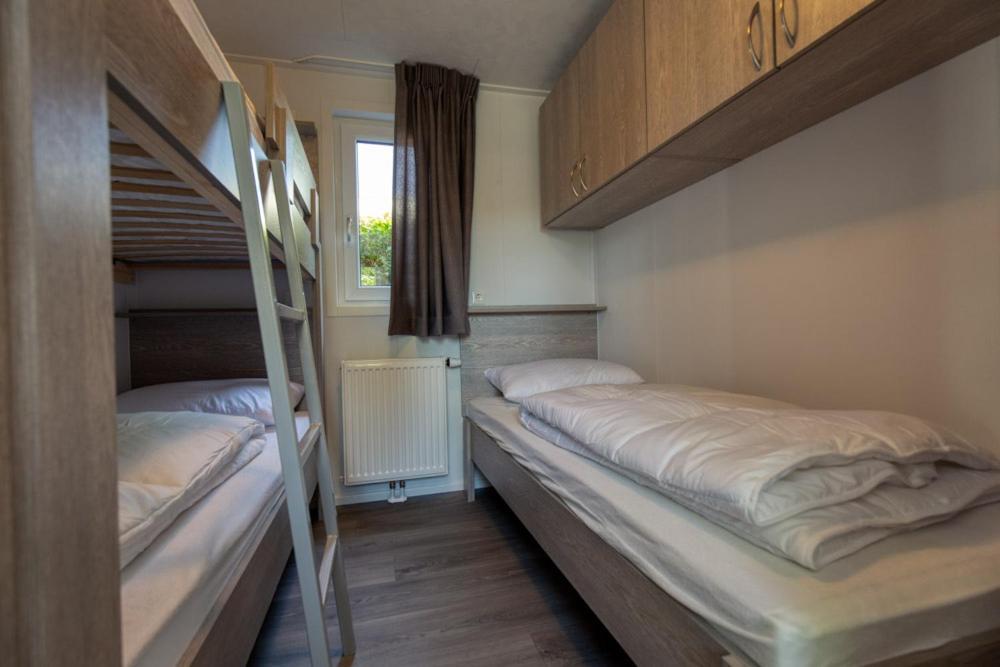 Recreatiepark Jachthaven De Veerstal Lathum - Luxe Chalet 외부 사진